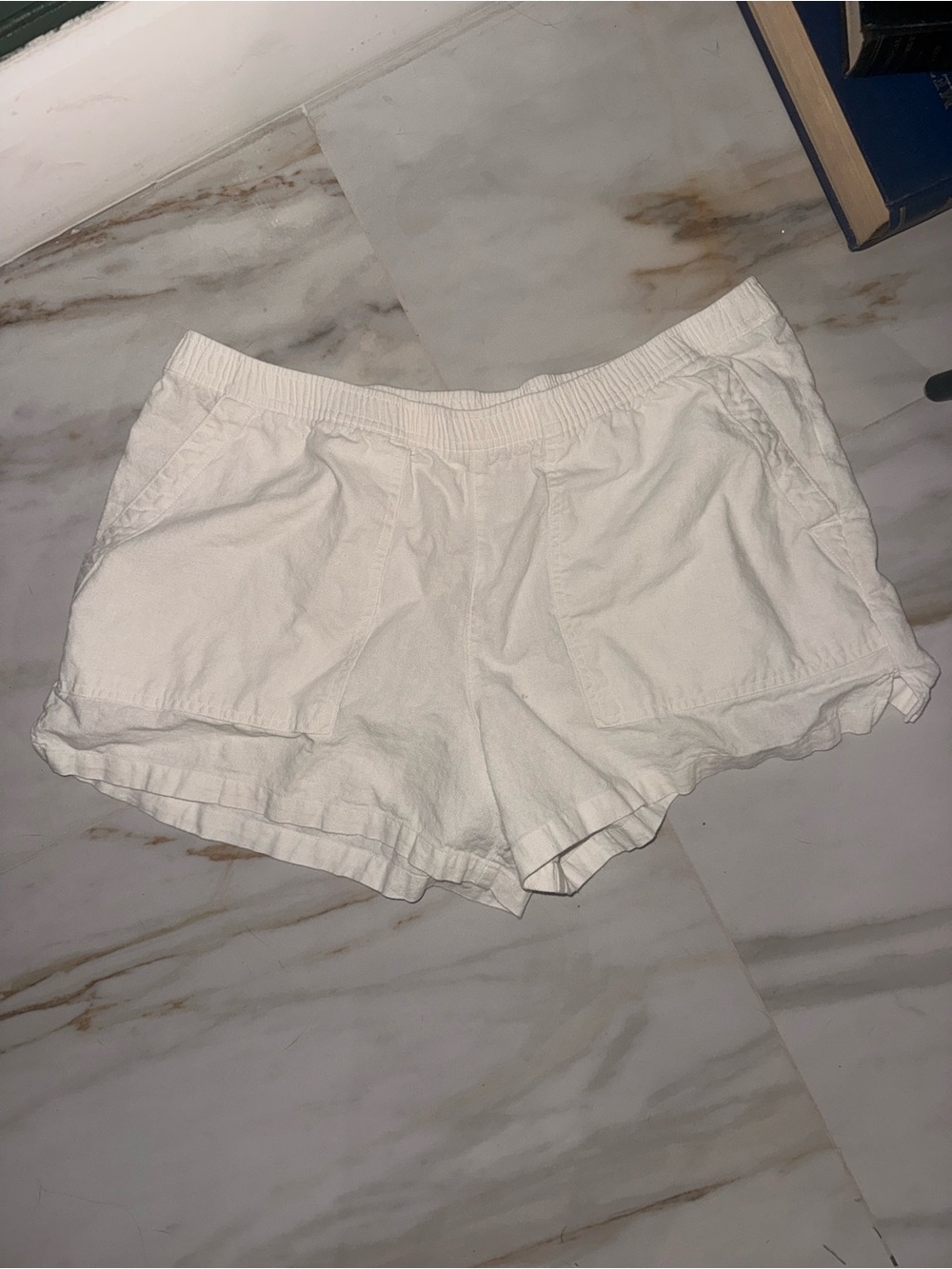 Universal Thread White Elastic-Waist Shorts with Patch Pockets